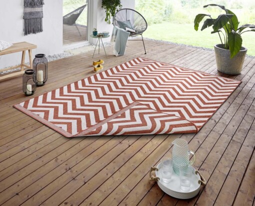 Binnen & buiten vloerkleed zigzag Palma - terracotta/crème - sfeer