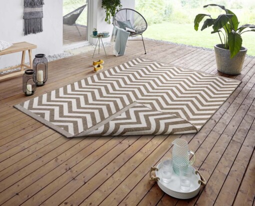 Binnen & buiten vloerkleed zigzag Palma - lichtbruin/crème - sfeer