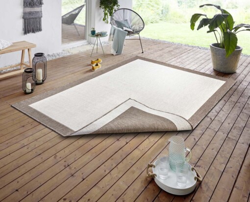 Binnen & buiten vloerkleed Panama - lichtbruin/crème - sfeer