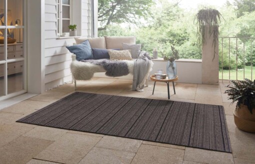 Binnen & buiten vloerkleed Frya - zwart/taupe - sfeer