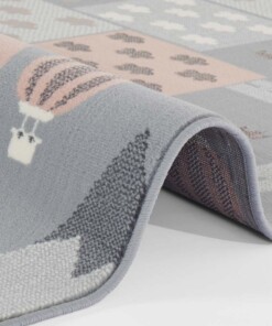 Speelkleed - Mountain Track grijs/roze - close up, thumbnail