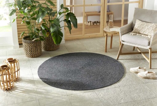 Rond buitenkleed - Trenzado donkergrijs - sfeer