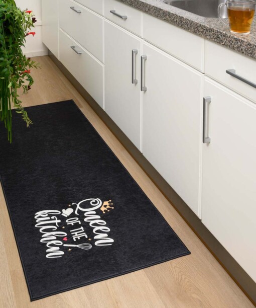 Keukenloper wasbaar - Queen of the kitchen - zwart - sfeer