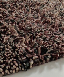 Hoogpolig vloerkleed wol - Aurelia paars - close up