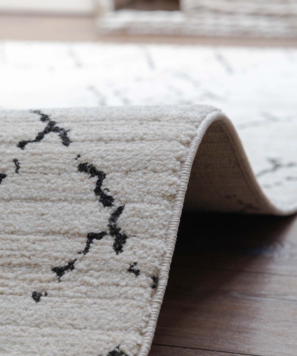 Berber vloerkleed Beni Ouarain Sufian - crème/zwart - close up Berber vloerkleed Beni Ouarain Sufian - crème/zwart - close up