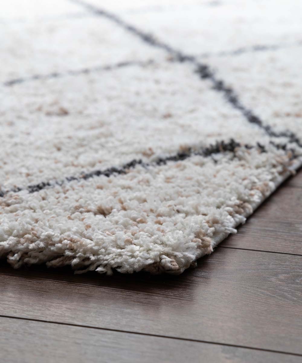 Hoogpolig vloerkleed geruit Artisan - wit/grijs - close up Hoogpolig vloerkleed geruit Artisan - wit/grijs - close up