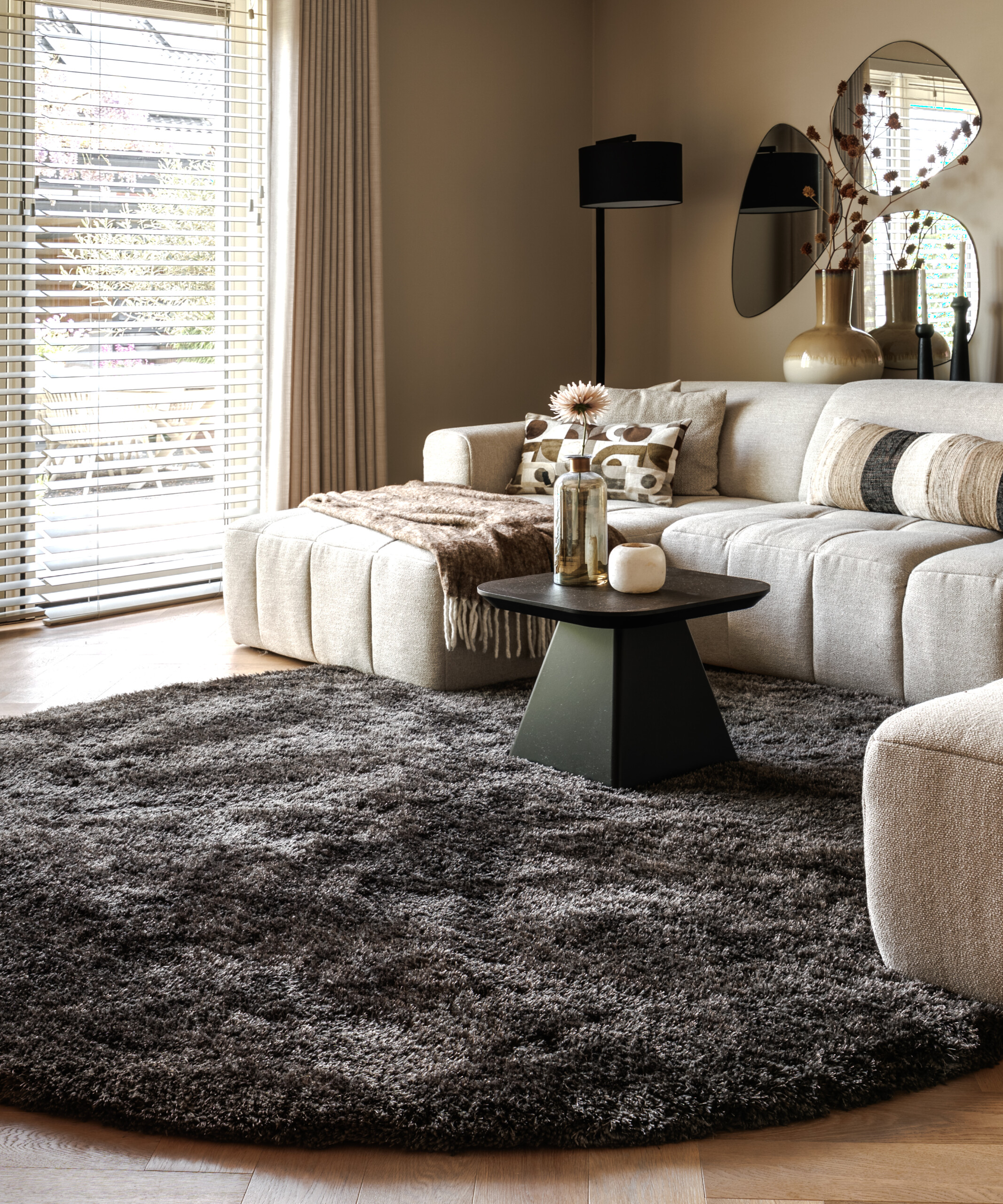 Rond shaggy vloerkleed - Meadow antraciet - sfeer Rond shaggy vloerkleed - Meadow antraciet - sfeer