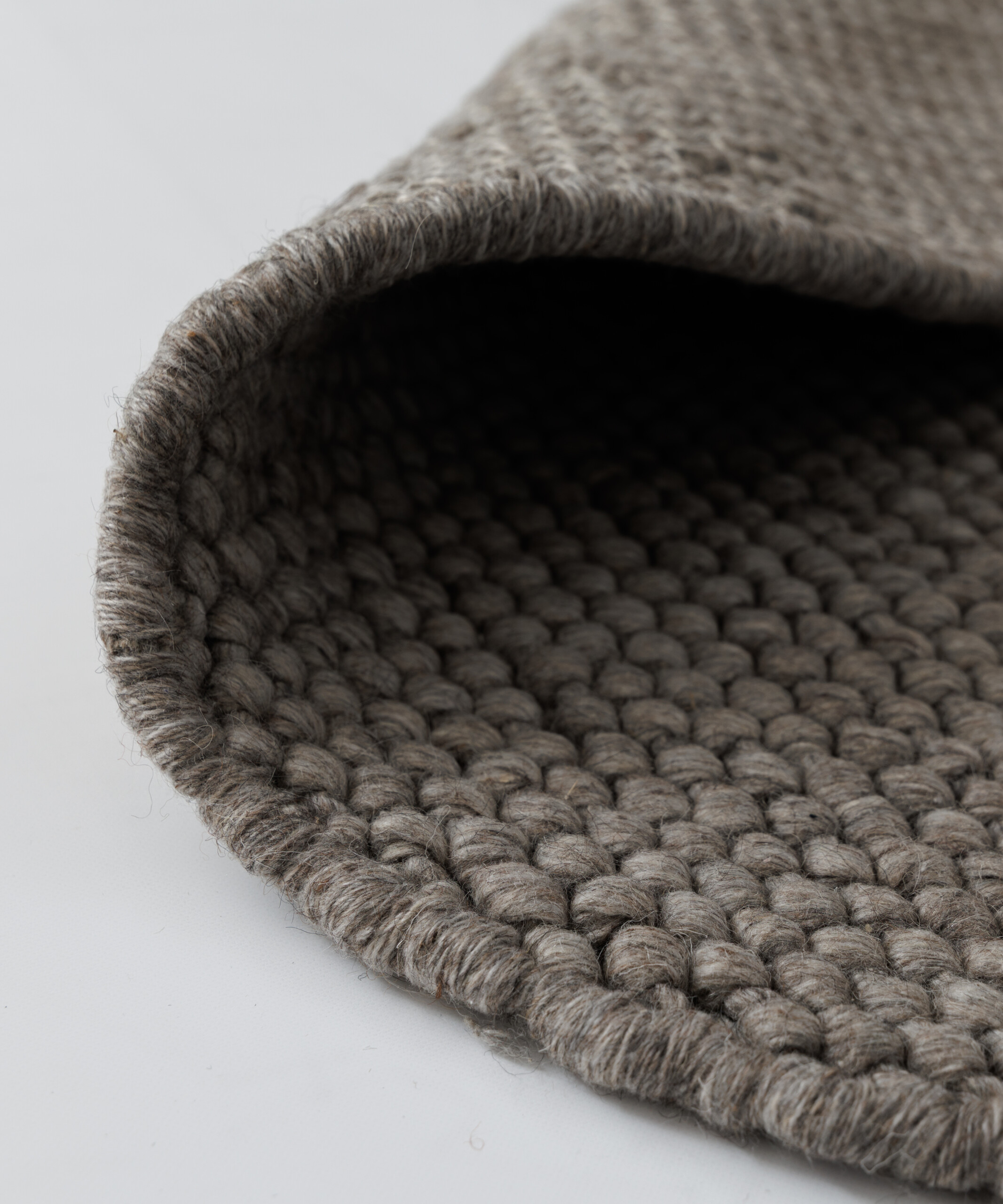Rond wollen vloerkleed - Løkke zandkleur - close up Rond wollen vloerkleed - Løkke zandkleur - close up