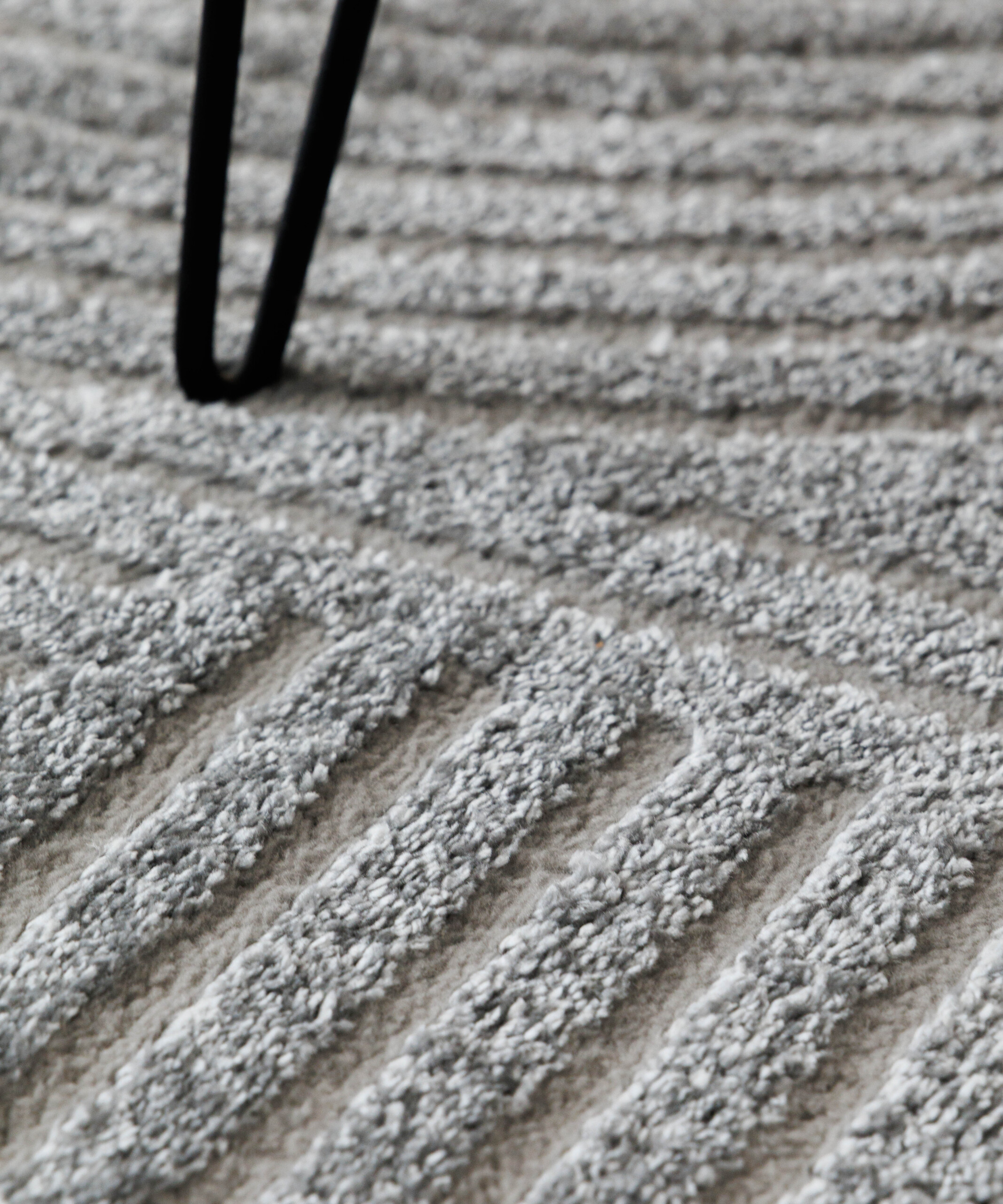 Scandinavisch vloerkleed - Contour Bend grijs - close up Scandinavisch vloerkleed - Contour Bend grijs - close up