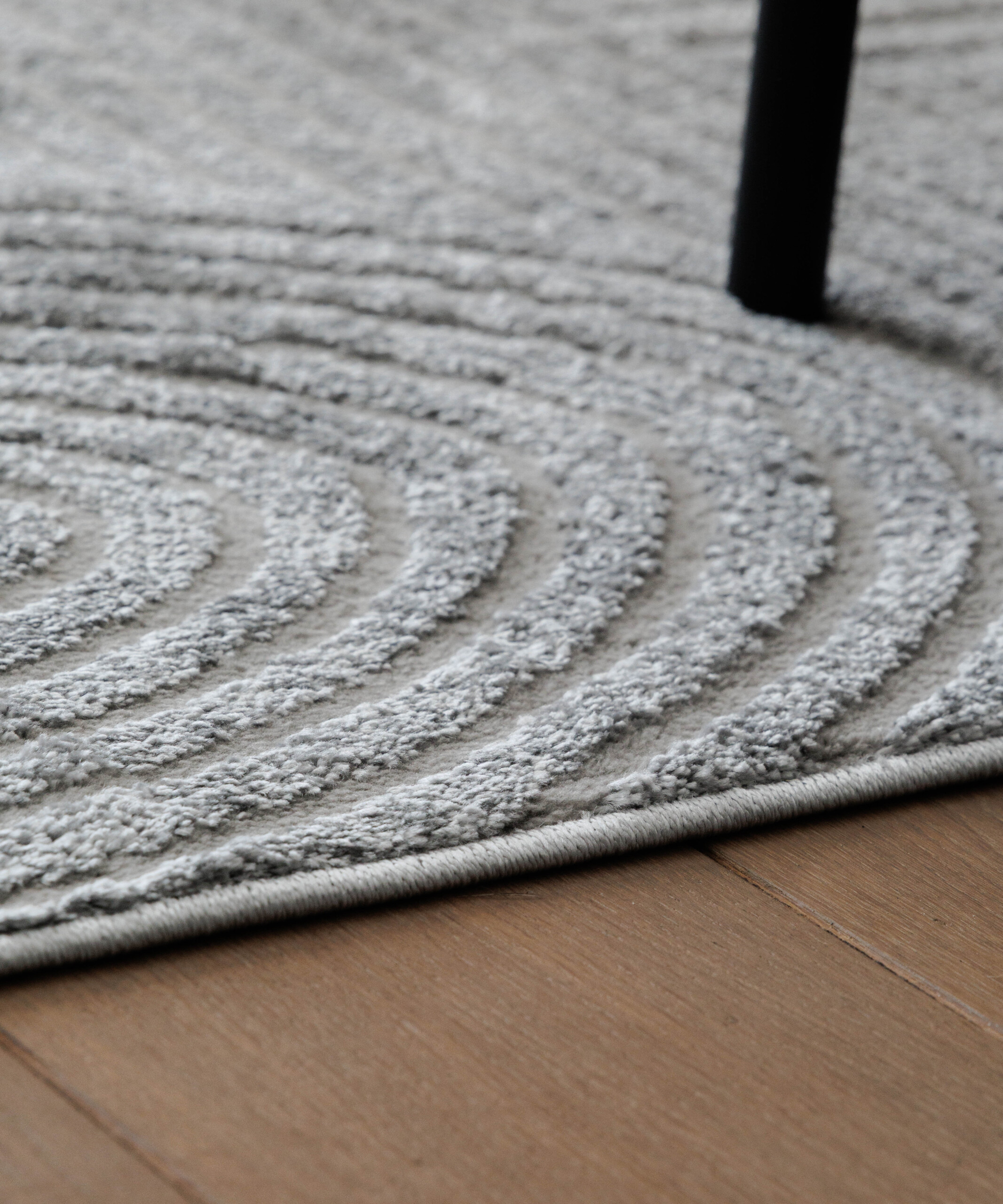 Scandinavisch vloerkleed - Contour Bend grijs - close up Scandinavisch vloerkleed - Contour Bend grijs - close up