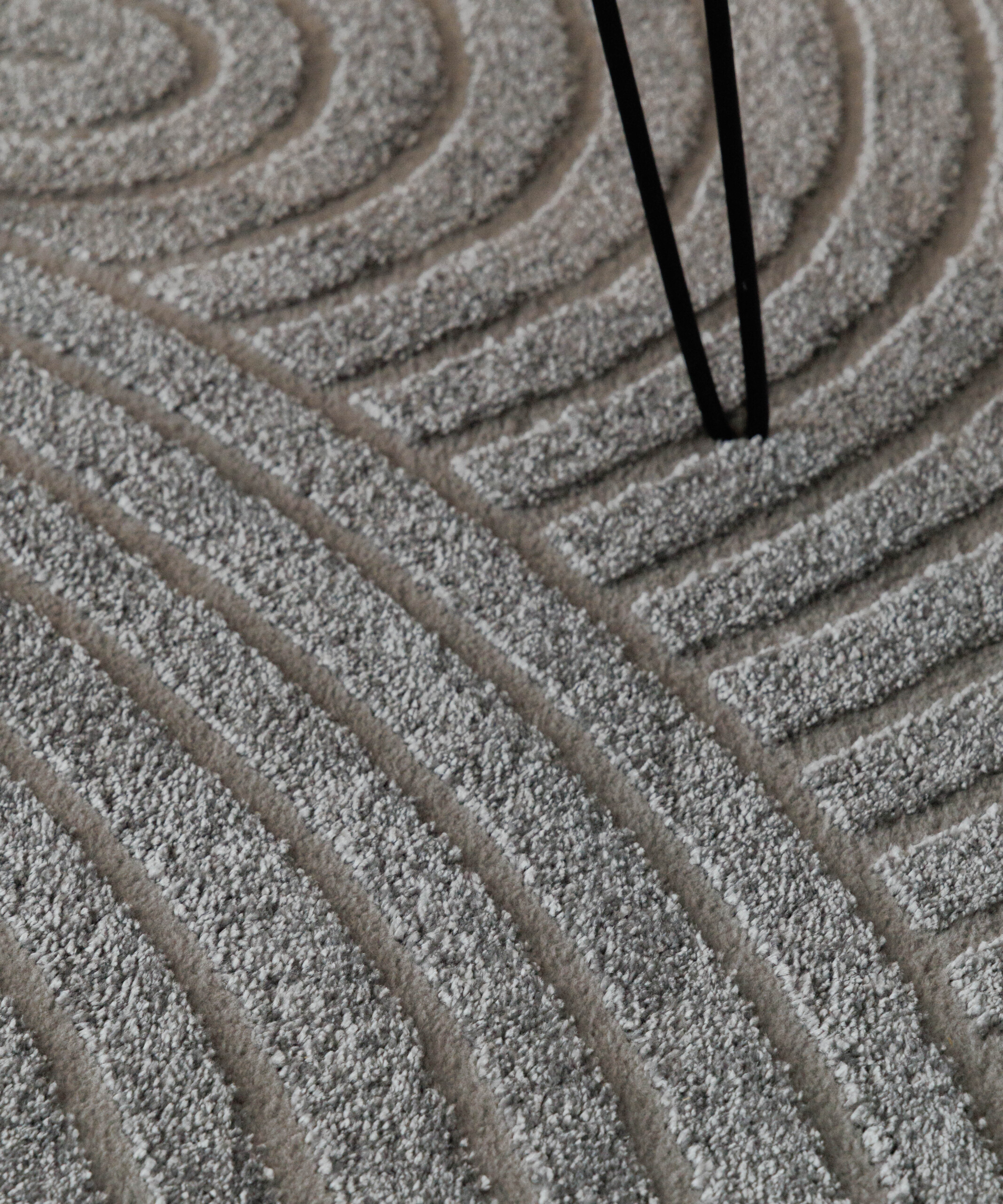 Scandinavisch vloerkleed - Contour Curve grijs - close up Scandinavisch vloerkleed - Contour Curve grijs - close up
