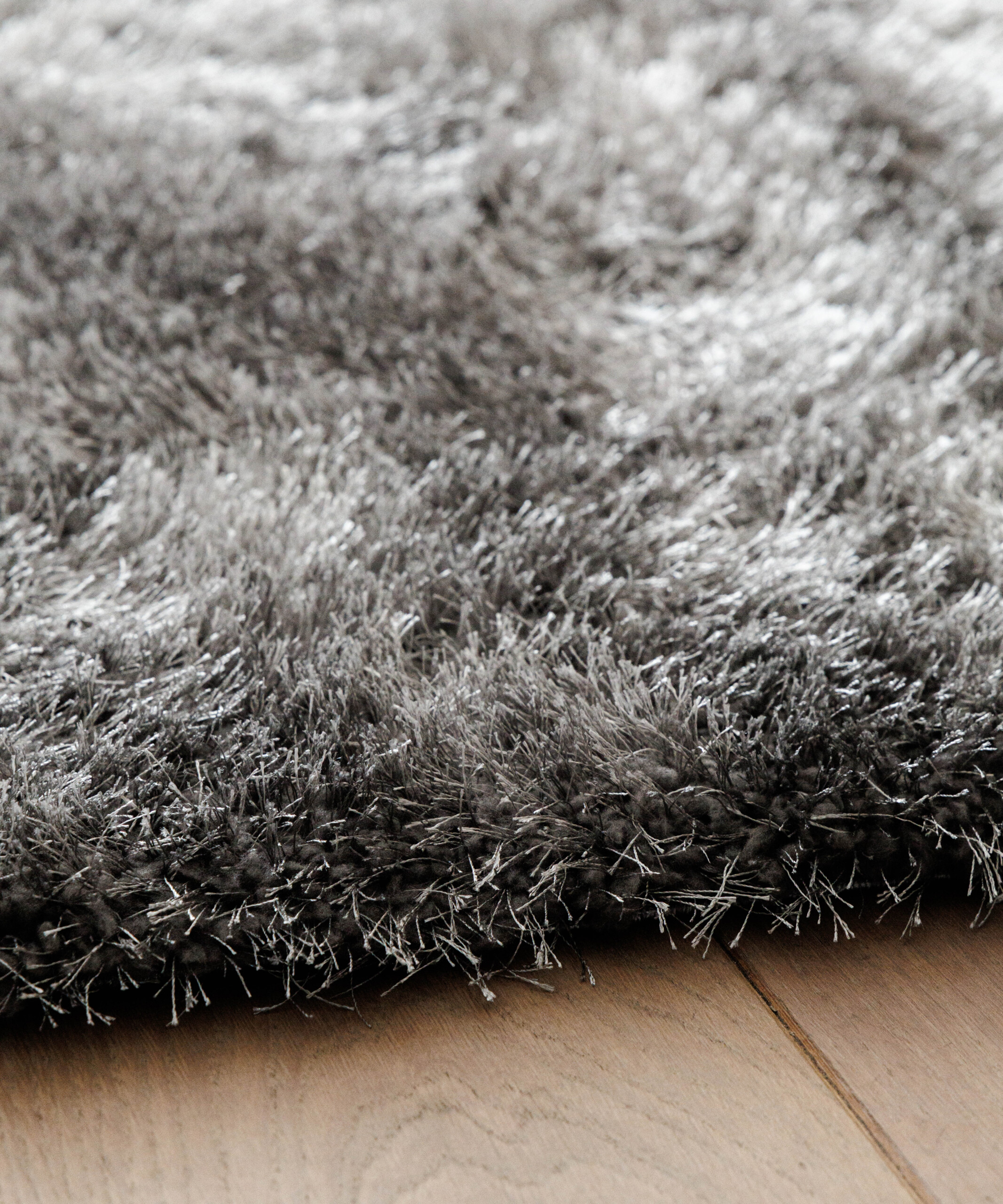 Vierkant hoogpolig vloerkleed velvet - Posh grijs - close up Vierkant hoogpolig vloerkleed velvet - Posh grijs - close up