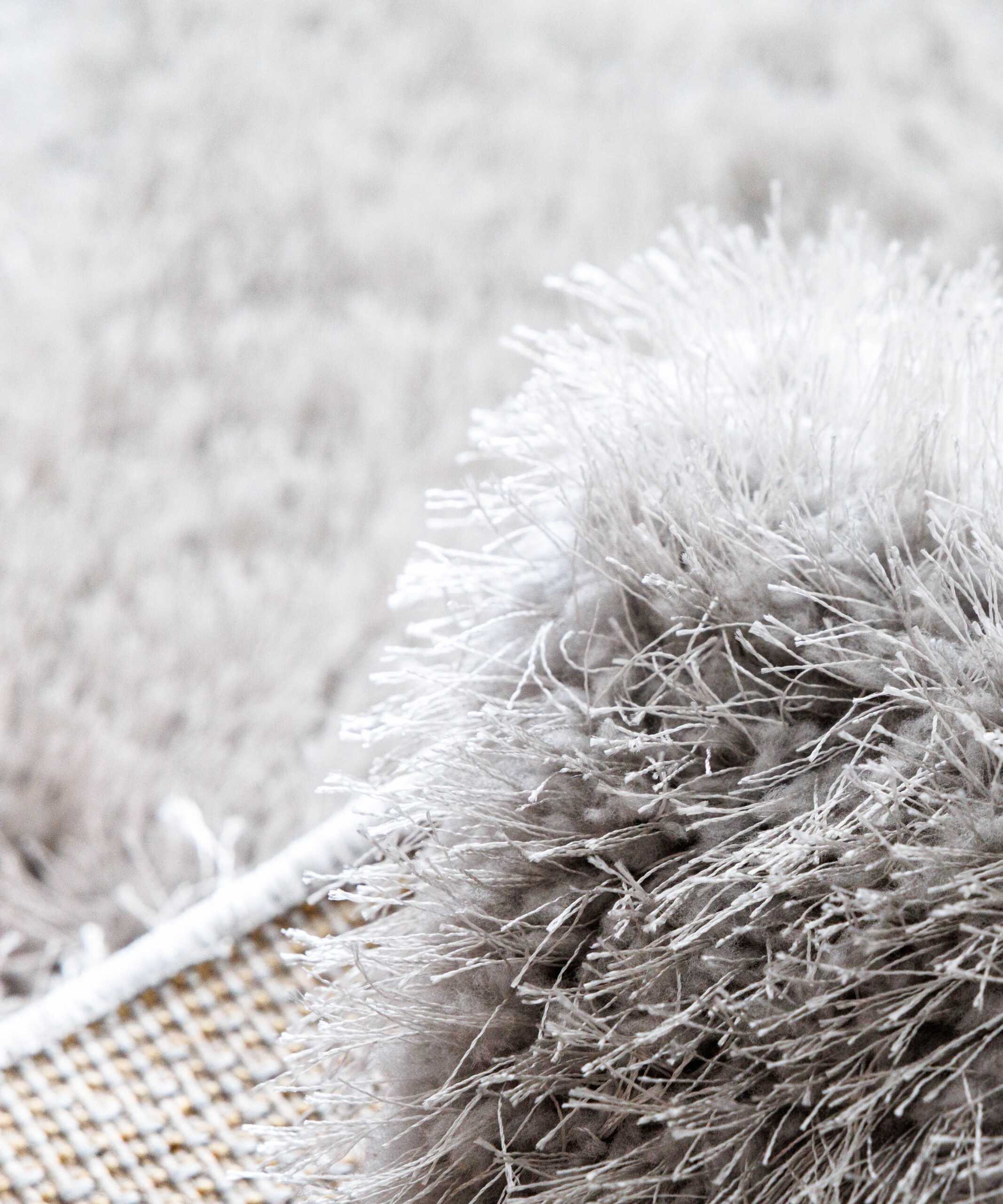 Rond hoogpolig vloerkleed velvet - Posh lichtzilver - close up Rond hoogpolig vloerkleed velvet - Posh lichtzilver - close up