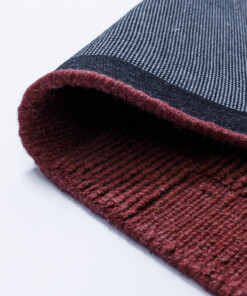 Wollen vloerkleed - Tavle bordeauxrood - close up, thumbnail