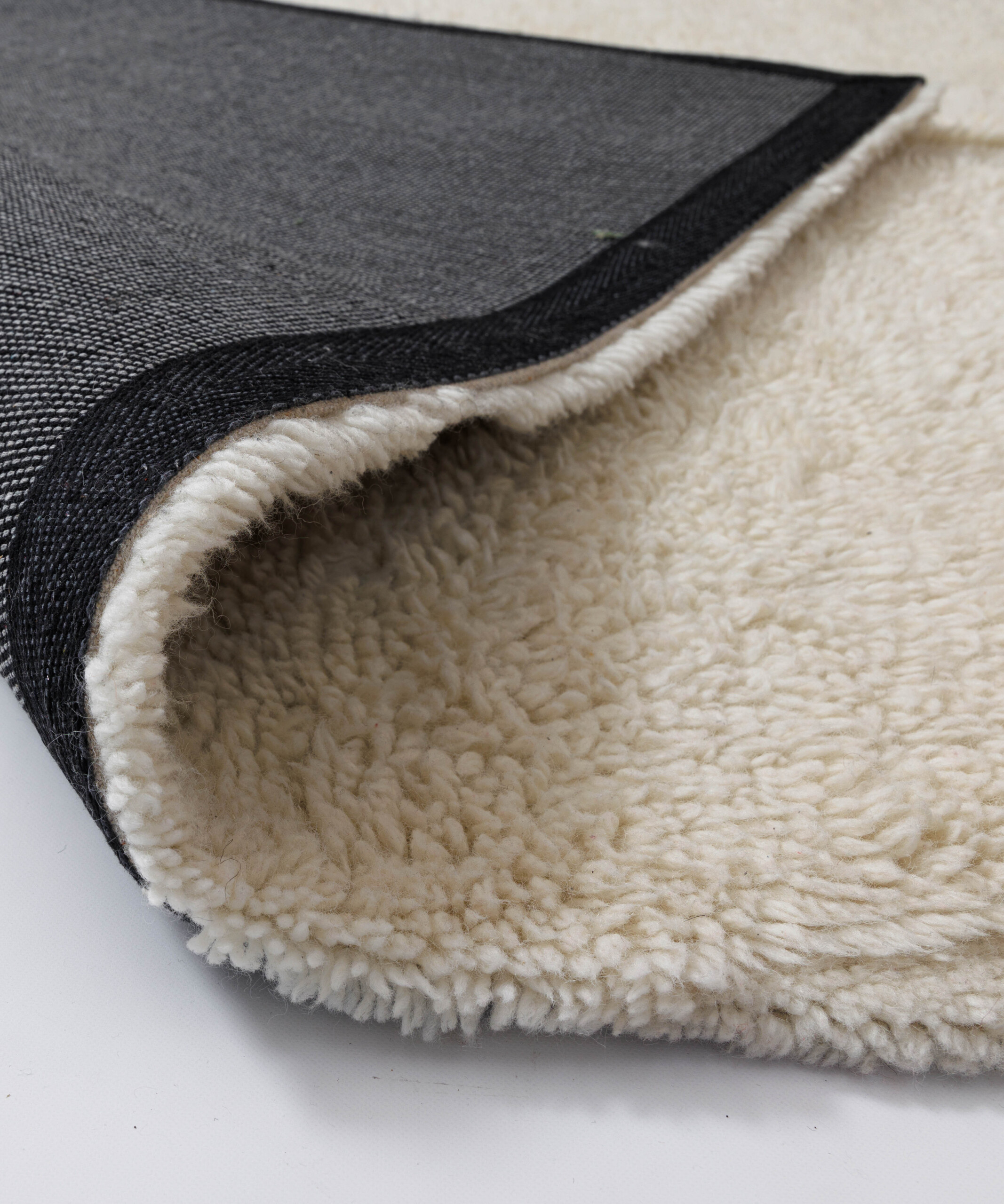 Design vloerkleed - Tjørne Elv ivoor - close up Design vloerkleed - Tjørne Elv ivoor - close up