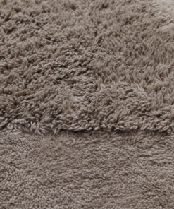 Design vloerkleed - Tjørne Elv Taupe - close up, thumbnail Design vloerkleed - Tjørne Elv Taupe - close up, thumbnail