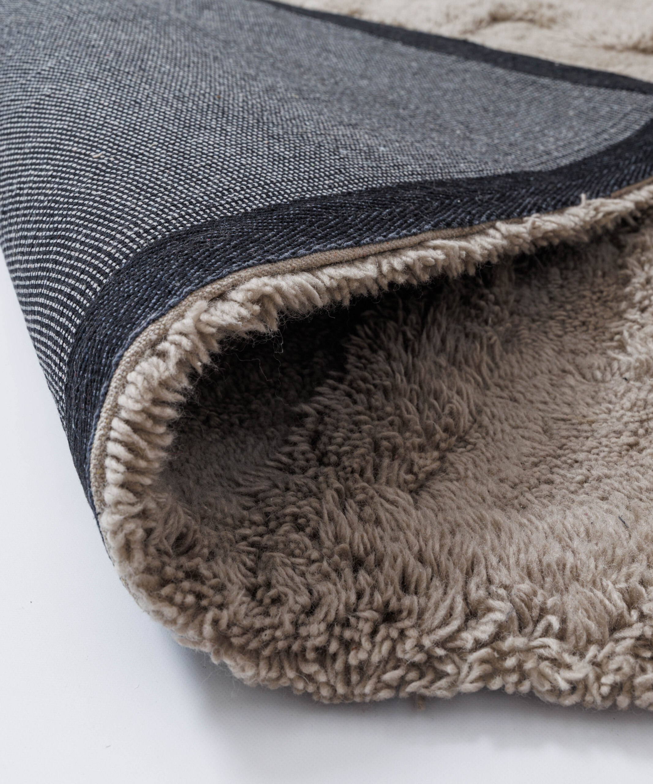Design vloerkleed - Tjørne Bris taupe - close up Design vloerkleed - Tjørne Bris taupe - close up